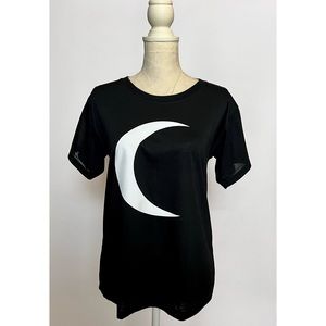 NWOT Crescent Moon Halloween Witch Graphic Tee Sz M